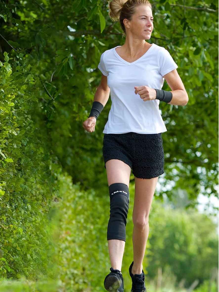 BACK ON TRACK Knieschoner mit Klett