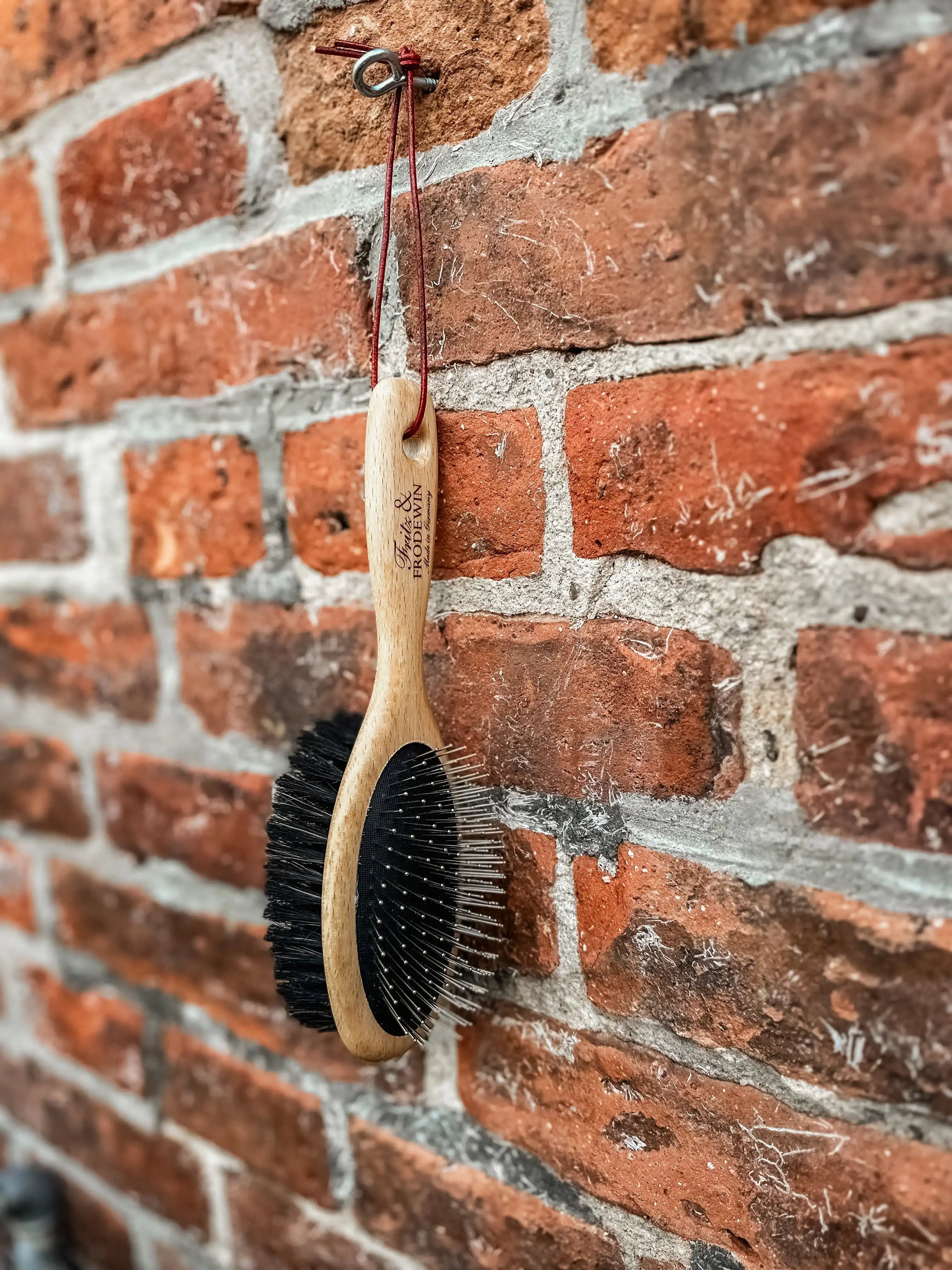 Fritz&Frodewin Mähnen– und Schweifbürste 