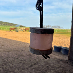 Himalaya-Leckstein Set: Halterung aus Birkenholz und 2 Himalaya Salzlecksteinen